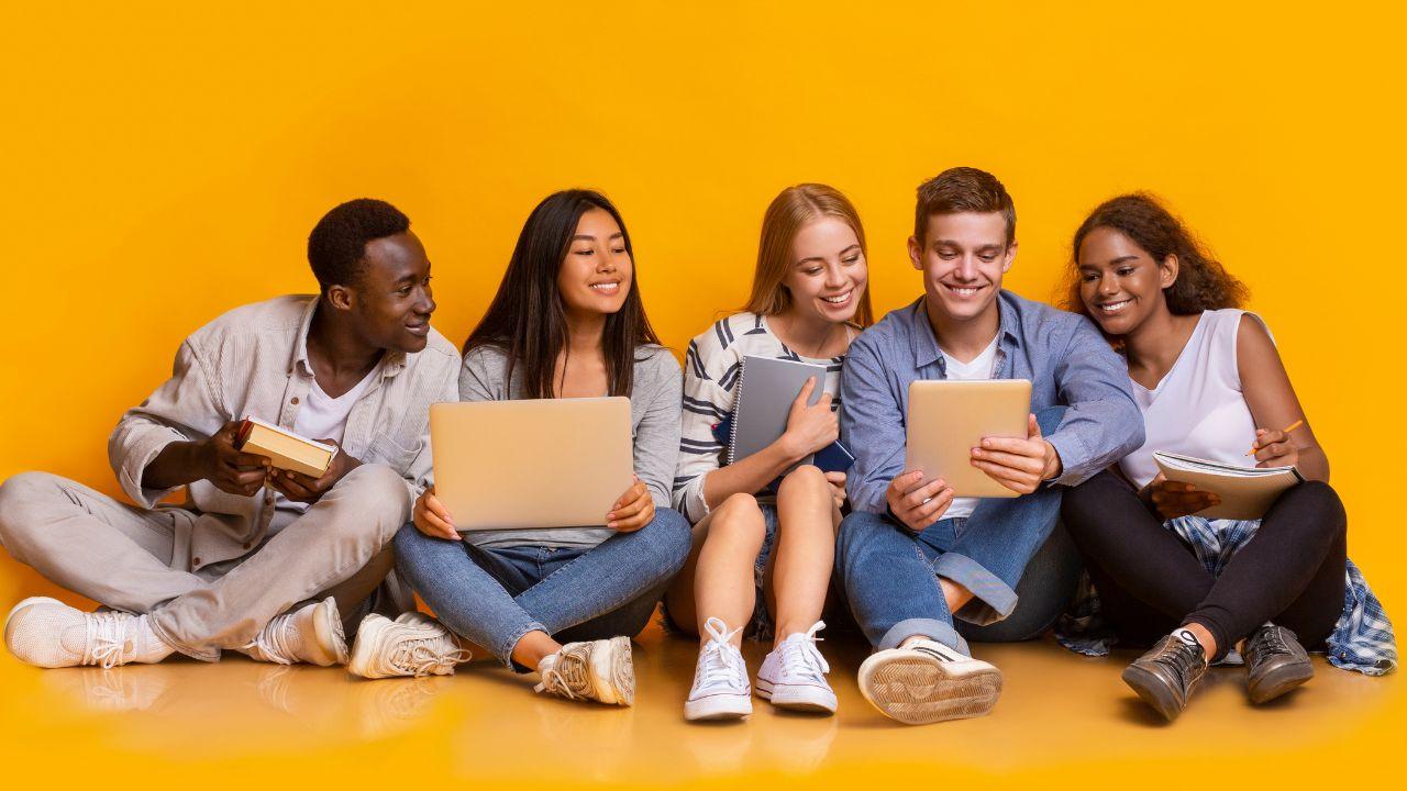 Mencari Keseimbangan Di Tengah Kesibukan: Ritme Hidup Mahasiswa Di Kampus Indonesia