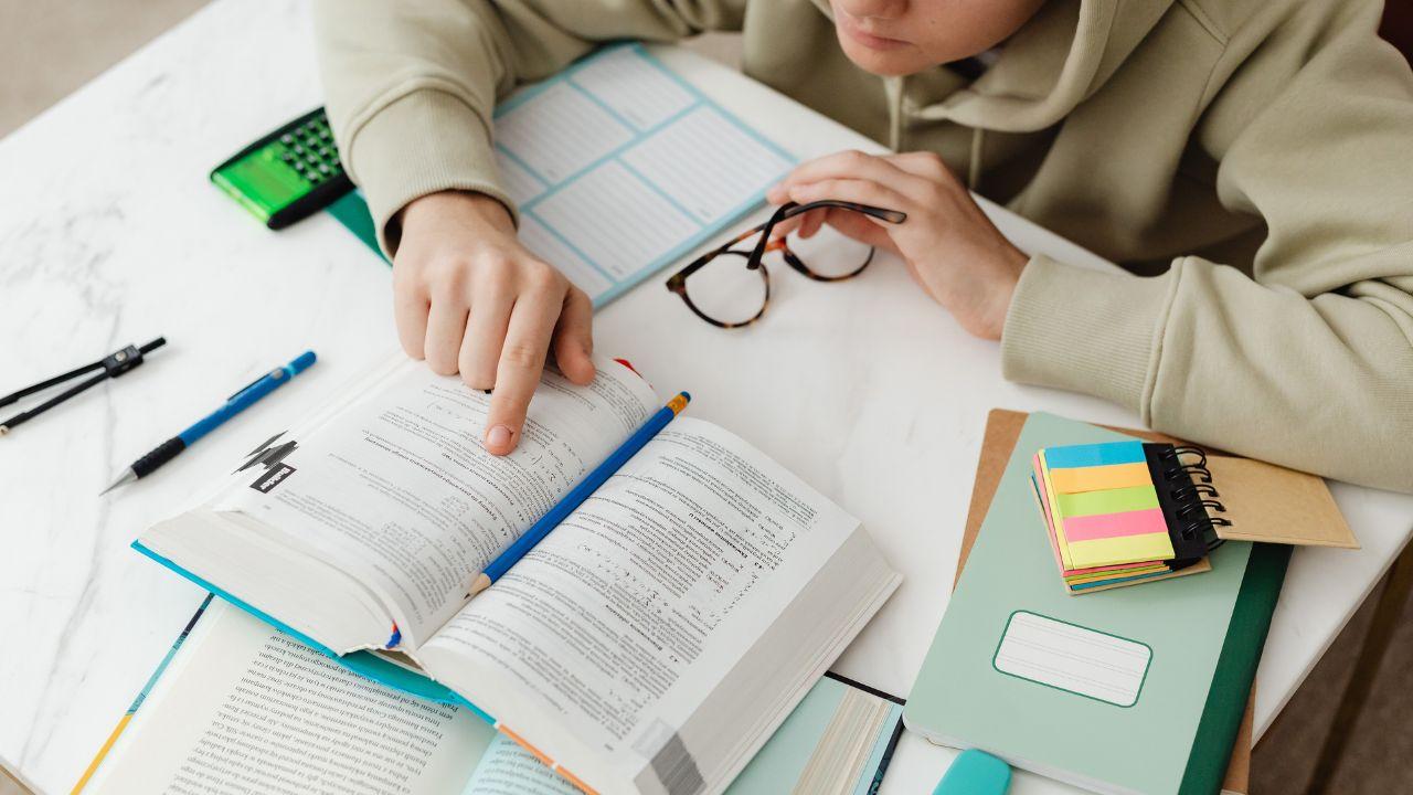 Menguatkan Peran Mahasiswa Dalam Pendidikan Tinggi: Dari Kurikulum Hingga Kepedulian Sosial