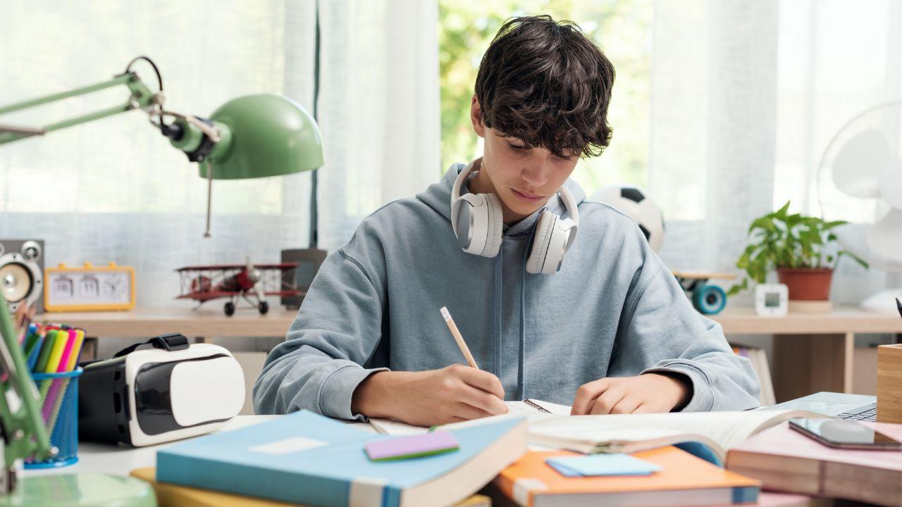 Transformasi Mahasiswa Di Perguruan Tinggi: Menguatkan Karakter, Kompetensi, Dan Kepedulian Sosial