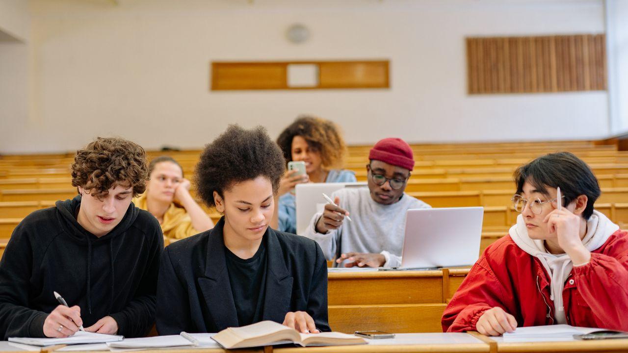 Mahasiswa Sebagai Agen Perubahan: Mewujudkan Kampus Sehat Dan Pendidikan Inklusif Di Indonesia