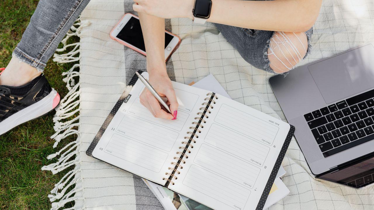 Menguatkan Identitas Mahasiswa: Sinergi Akademik, Kesehatan, Dan Organisasi Di Perguruan Tinggi