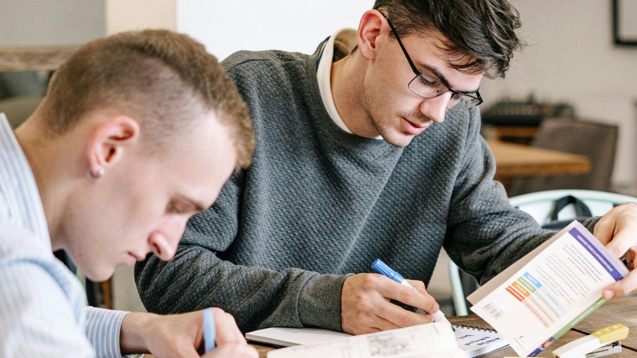 Mahasiswa Di Era Kecerdasan Buatan: Tantangan Kurikulum Dan Adaptasi Kampus Modern