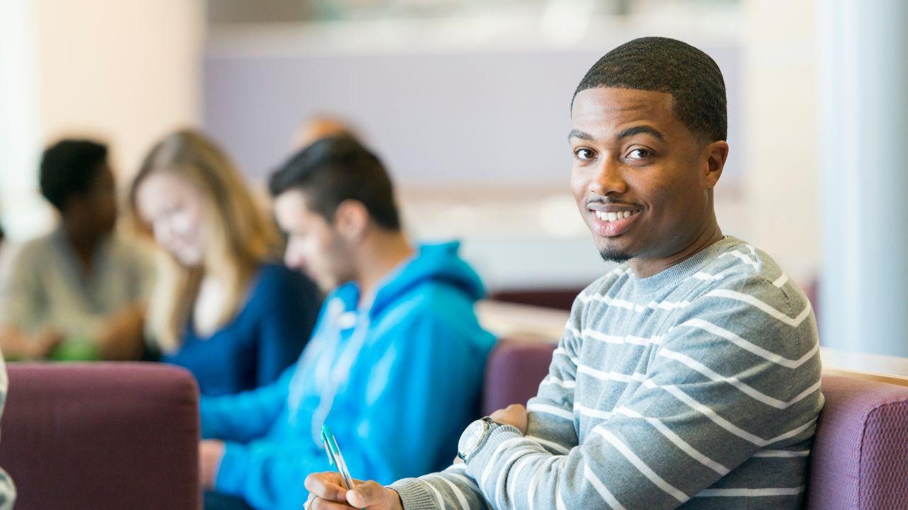 Literasi Digital Mahasiswa: Kunci Sukses Di Dunia Akademik Dan Profesional