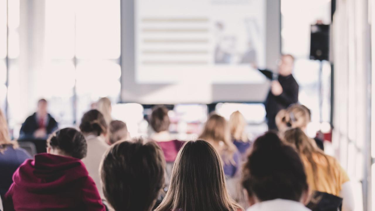 Peran Mahasiswa Dalam Menjalani Pendidikan Tinggi Di Indonesia