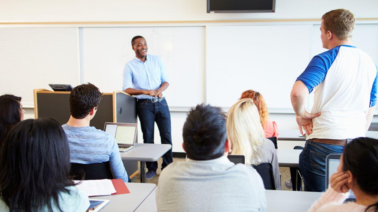 Tantangan Keseimbangan Akademik Dan Kehidupan Sosial Mahasiswa Indonesia