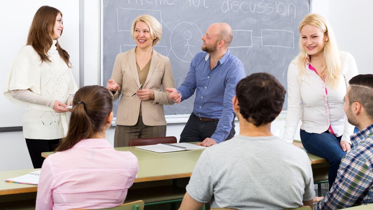 Mahasiswa Semester Akhir Dan Tekanan Menyelesaikan Studi Tepat Waktu