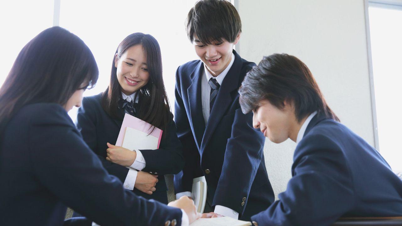 Peran Universitas Dalam Membentuk Mahasiswa Yang Berdaya Saing Dan Berkarakter