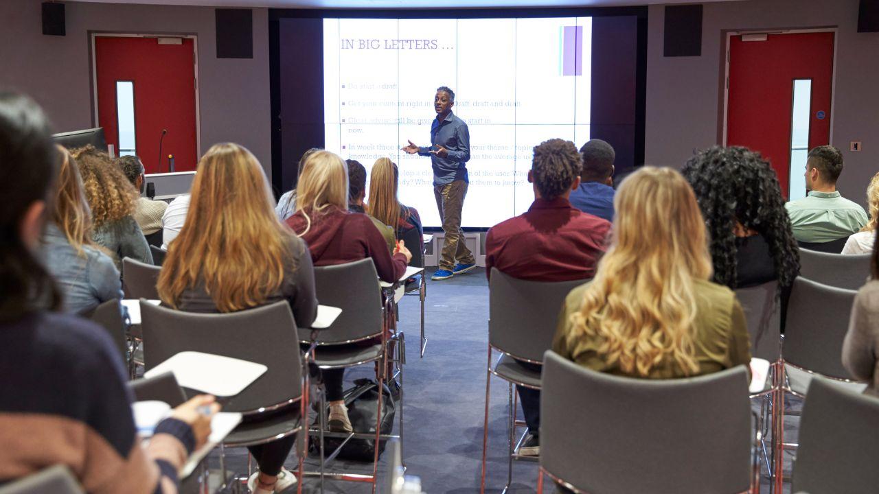 Mahasiswa Dan Tantangan Adaptasi Kurikulum Pendidikan Tinggi Di Indonesia