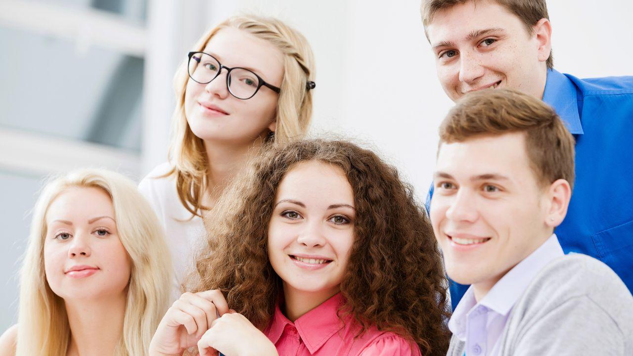 Belajar Bertahan Dan Berkembang: Realitas Kehidupan Mahasiswa Indonesia