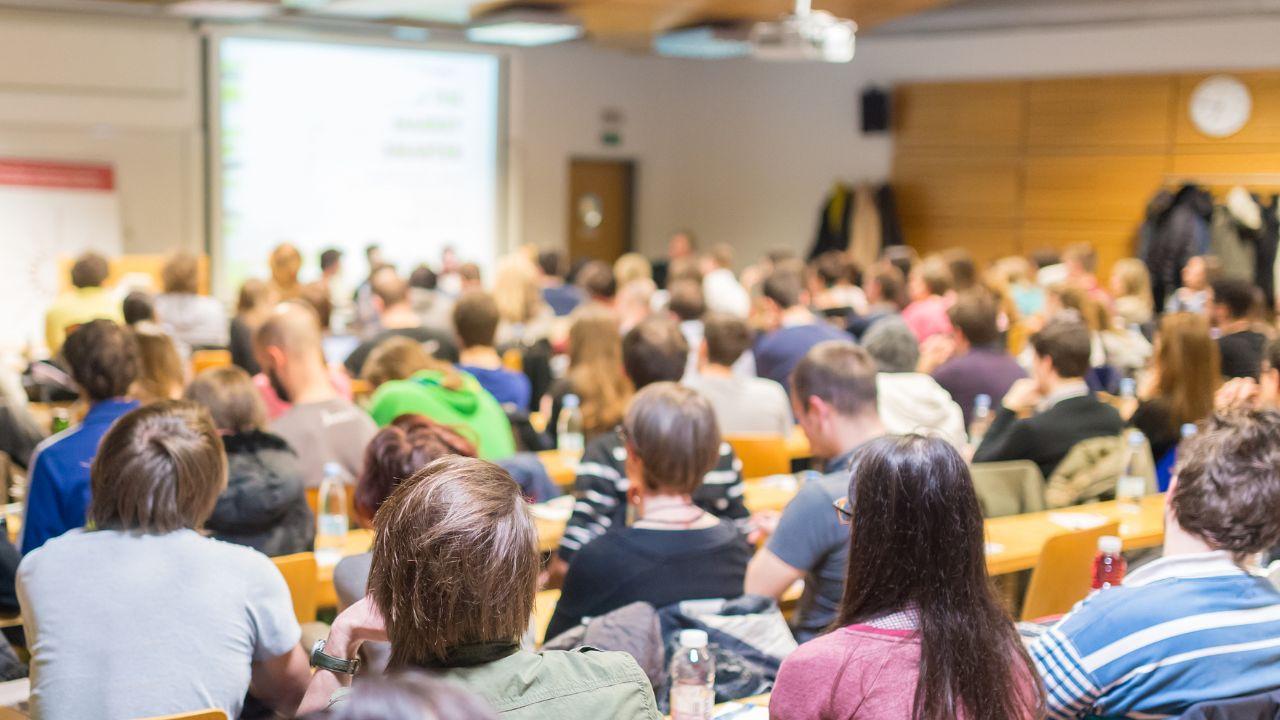 Mahasiswa Indonesia Di Tengah Tuntutan Akademik Dan Keseimbangan Hidup