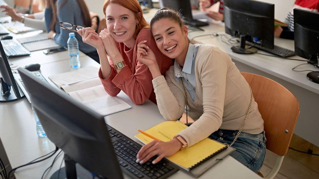 Mahasiswa, Teknologi, Dan Tantangan Konsentrasi Di Era Digital