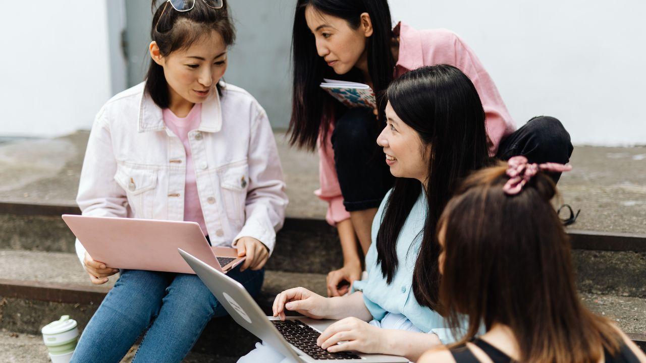 Mahasiswa Dalam Sistem Pendidikan Tinggi Indonesia: Membangun Kompetensi Dan Kepedulian Sosial