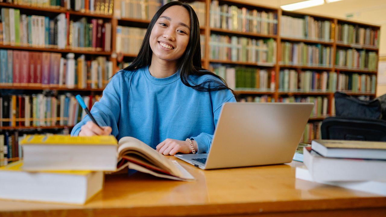 Peran Mahasiswa Dalam Mewujudkan Pendidikan Tinggi Yang Inklusif Dan Berkarakter