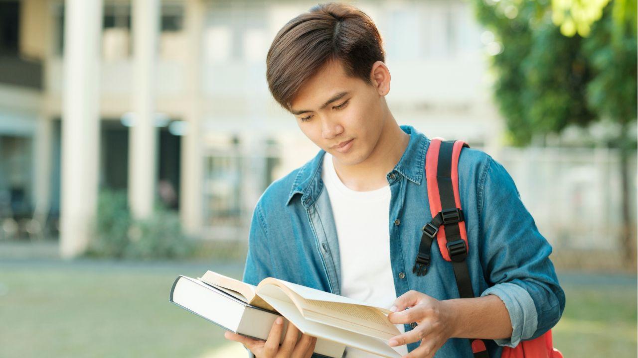 Mahasiswa Di Era Modern: Antara Tuntutan Akademik Dan Pembentukan Karakter Bangsa