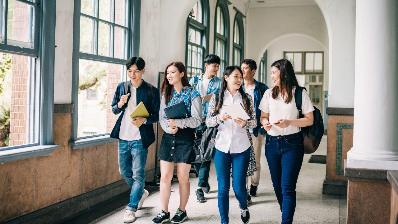 Kehidupan Akademik Dan Sosial Mahasiswa Di Universitas Indonesia: Menjaga Keseimbangan Untuk Masa Depan