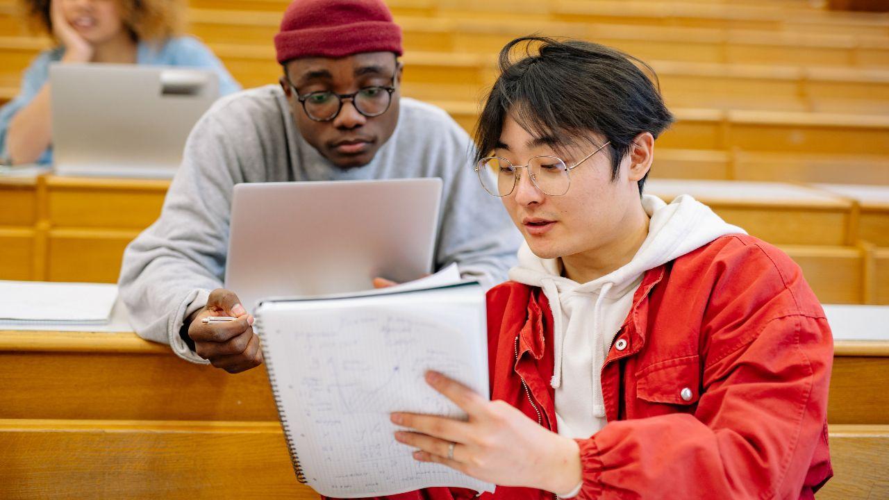 Mahasiswa Dan Peran Lingkungan Kampus Dalam Pembentukan Kepribadian