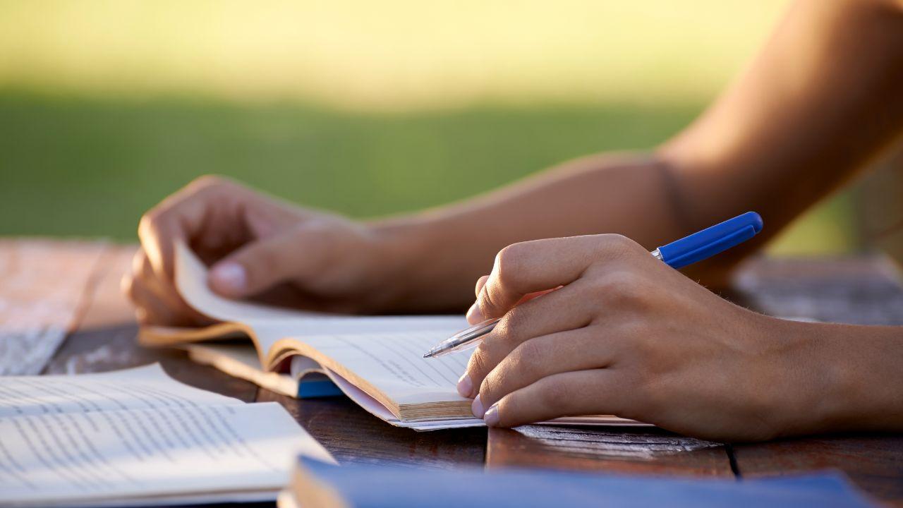 Mahasiswa Dan Tantangan Menjaga Integritas Akademik Di Era Modern