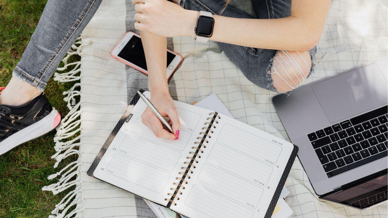 Mahasiswa Dan Peran Perguruan Tinggi Dalam Menumbuhkan Budaya Riset