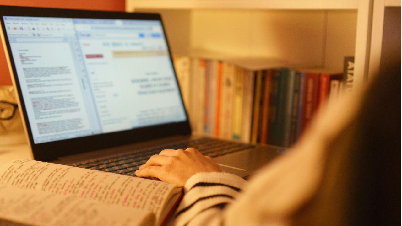 Mahasiswa, Kurikulum, Dan Kesiapan Menghadapi Dunia Kerja Di Indonesia