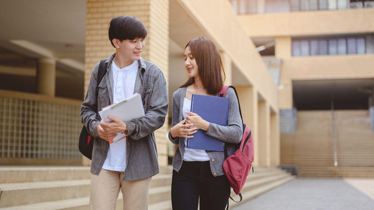 Menyeimbangkan Akademik Dan Kehidupan Pribadi Dalam Realitas Mahasiswa Indonesia