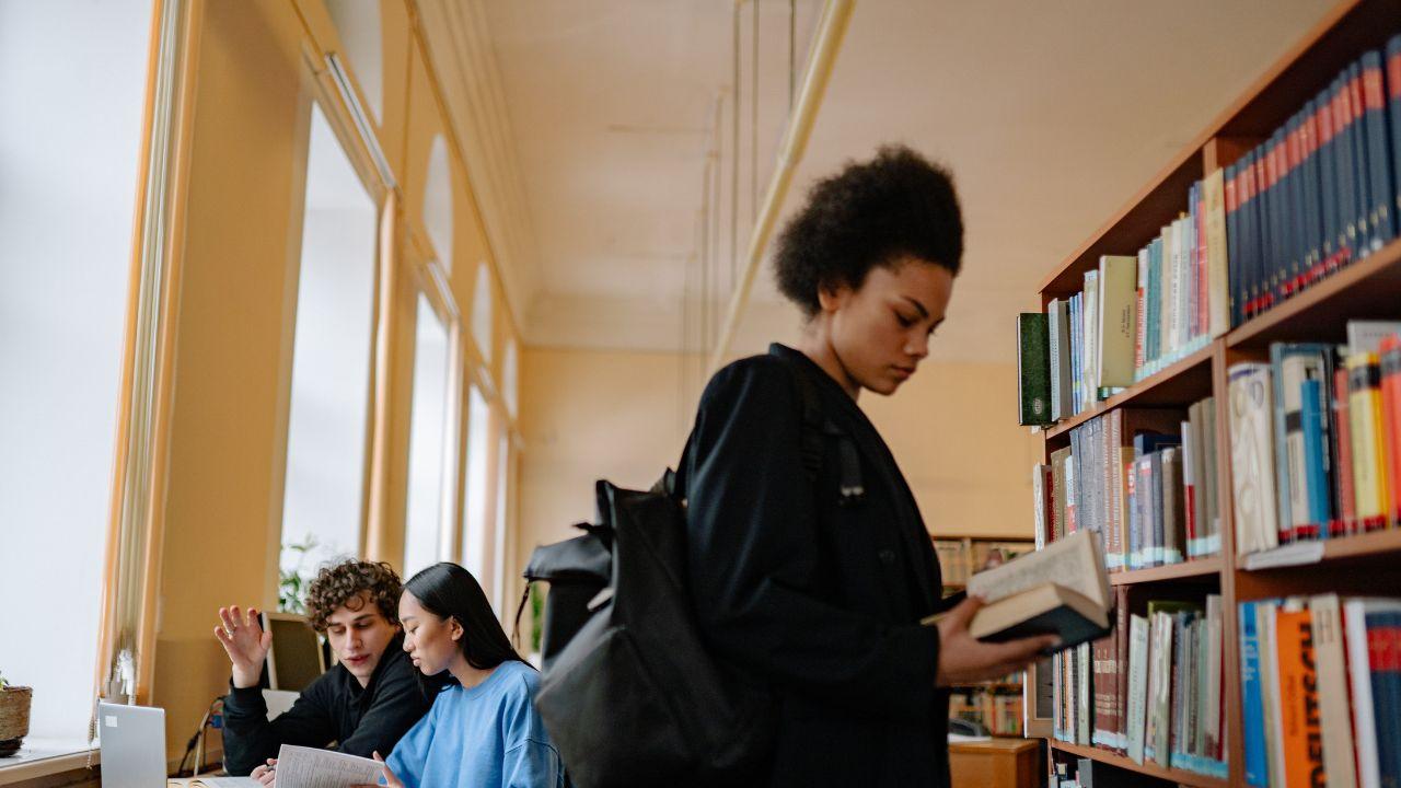 Tekanan Nilai Dan Kesehatan Mental Mahasiswa: Tantangan Pendidikan Tinggi Di Indonesia