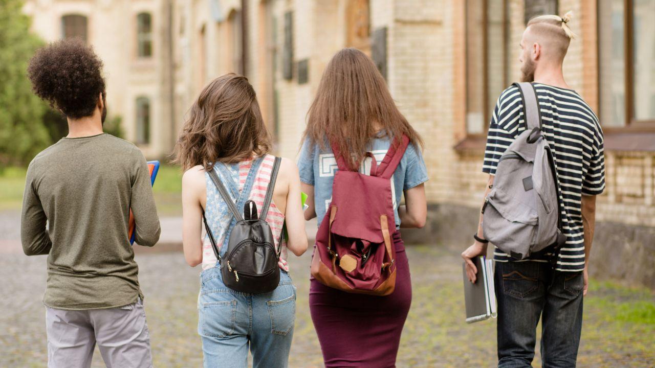 Gaya Hidup Mahasiswa Indonesia: Dampaknya Terhadap Akademik, Nilai, Dan Kesehatan