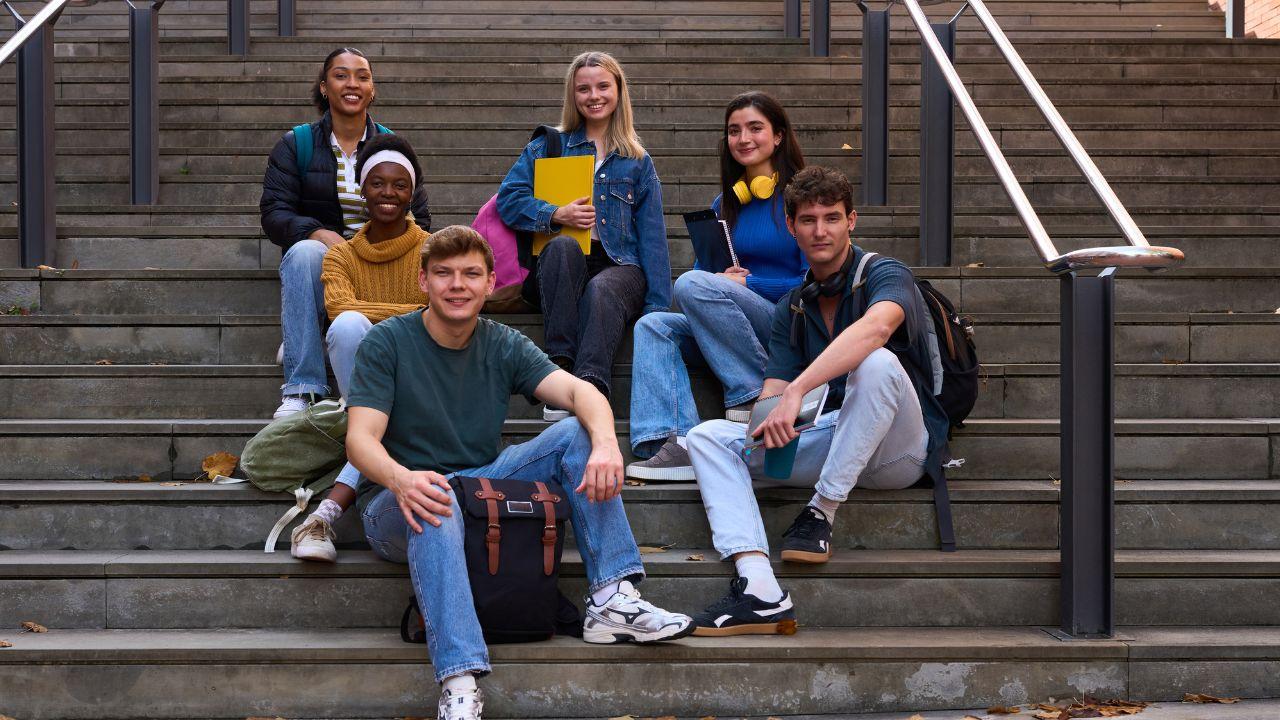 Mahasiswa Dan Tekanan Akademik: Strategi Bertahan, Bertumbuh, Dan Tetap Sehat