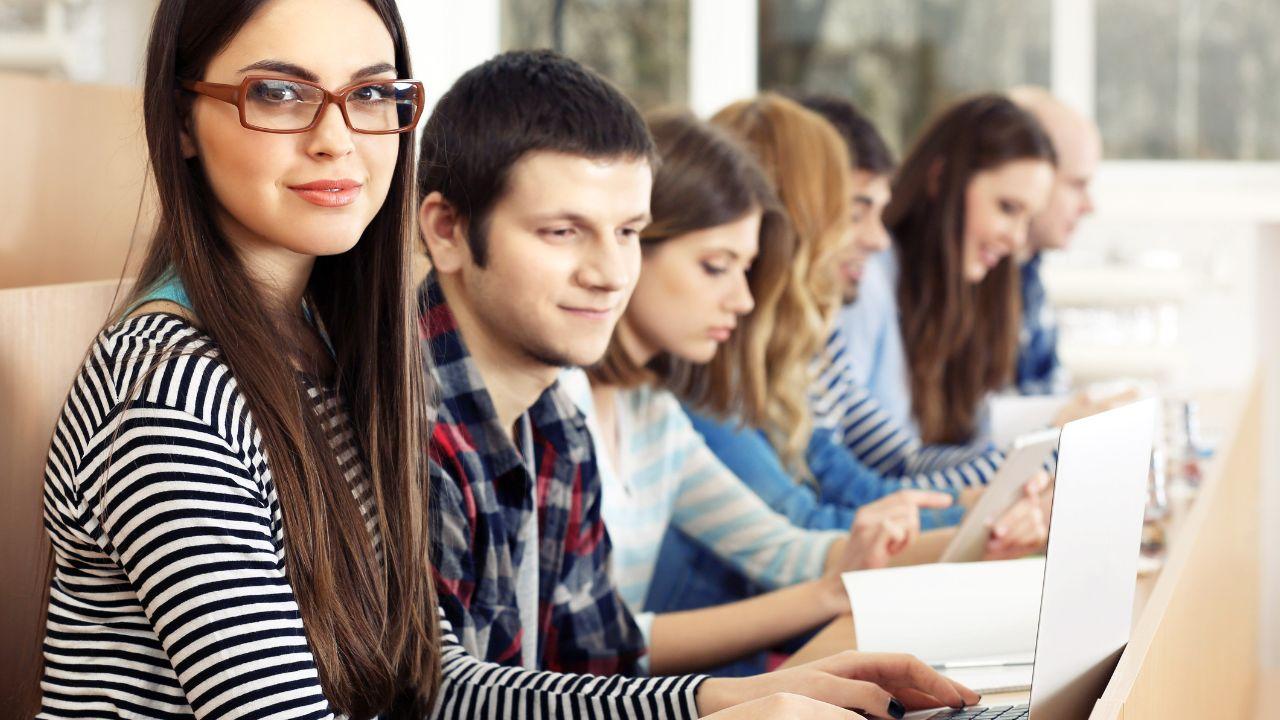 Pengaruh Gaya Hidup Kampus Terhadap Kesehatan Dan Prestasi Mahasiswa