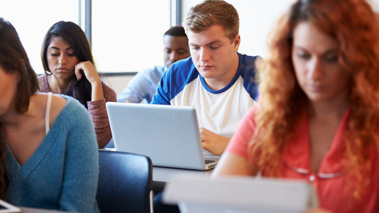 Mahasiswa Dan Proses Pembentukan Karakter: Pendidikan Nilai Di Luar Ruang Kelas