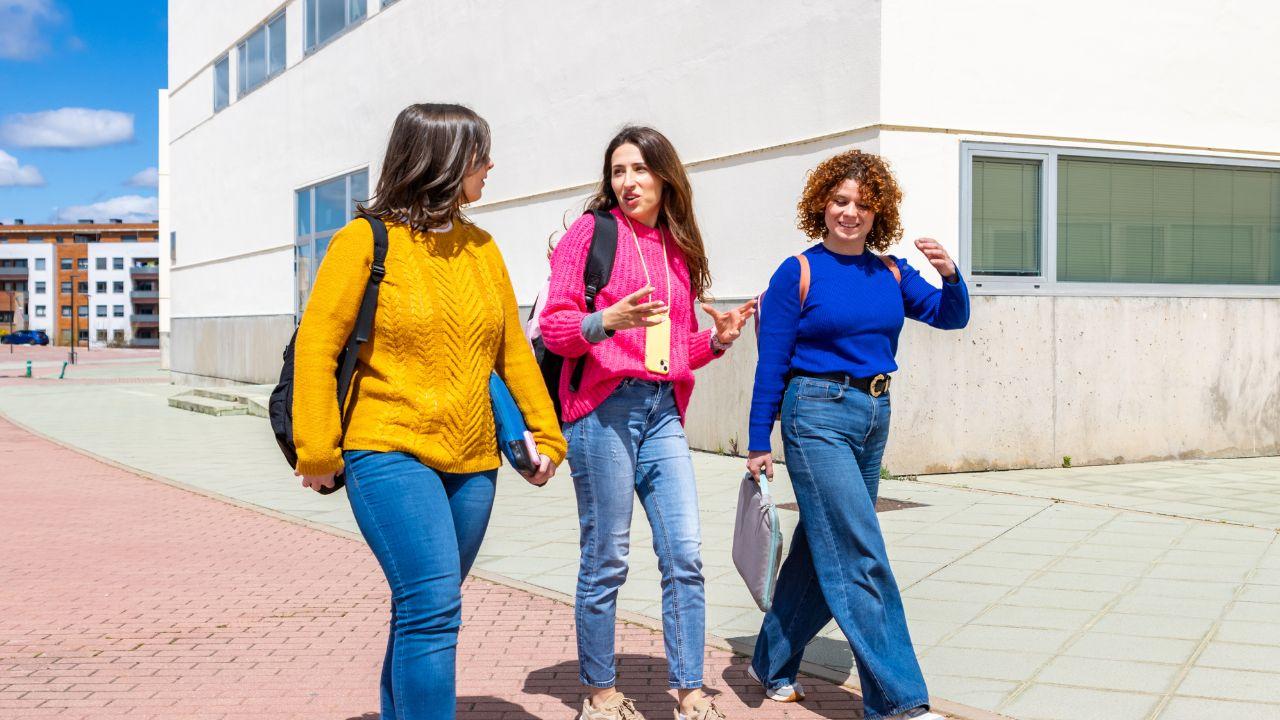 Universitas Dan Perannya Dalam Membangun Mahasiswa Berkarakter Di Indonesia