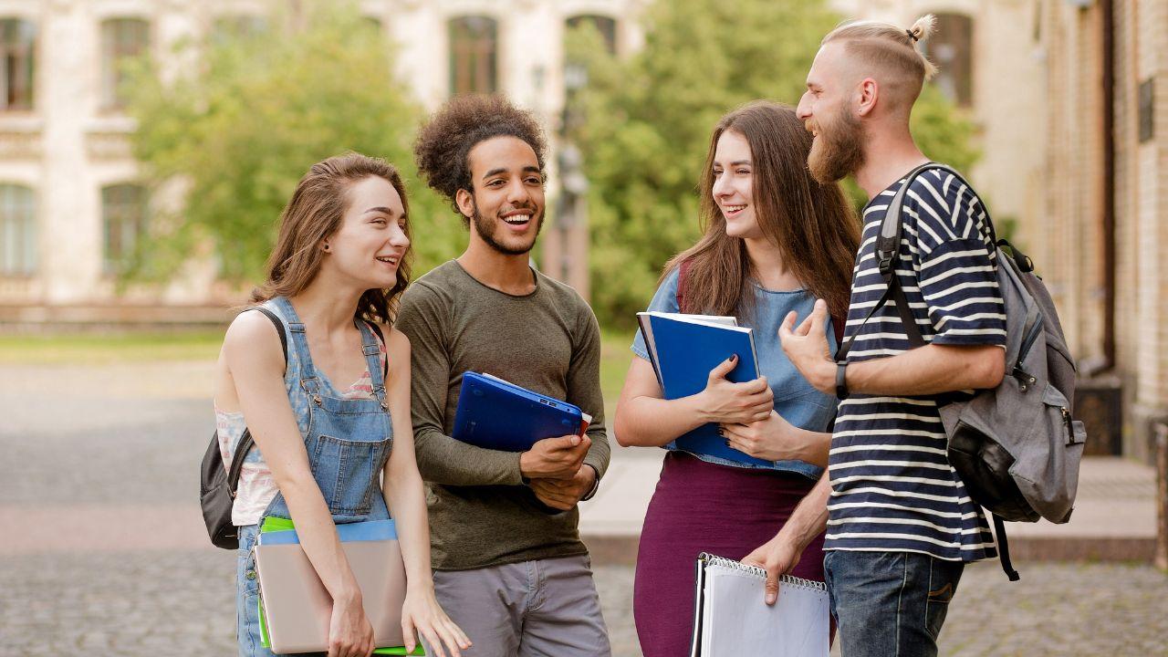 Mahasiswa Sebagai Subjek Pembelajaran: Penguatan Kurikulum Dan Karakter Di Pendidikan Tinggi Indonesia