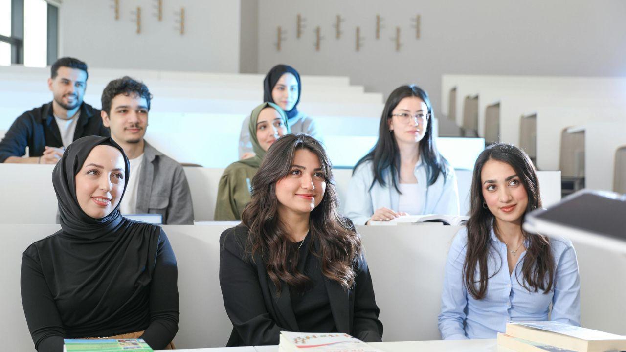 Pendidikan Tinggi Dan Pembentukan Mahasiswa Berwawasan Sosial Di Indonesia