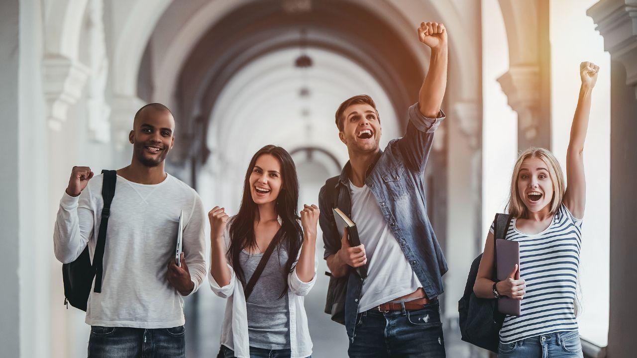 Pergaulan Mahasiswa Di Kampus Dan Tantangannya Di Era Modern