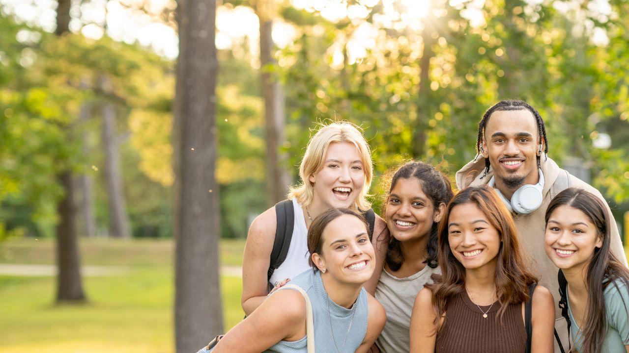 Pergaulan Mahasiswa Di Era Digital Dan Pengaruhnya Terhadap Kehidupan Akademik