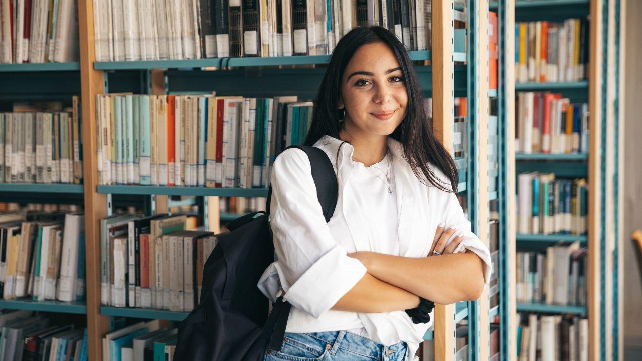 Realitas Mahasiswa Tingkat Akhir: Antara Skripsi, Tekanan, Dan Harapan Masa Depan