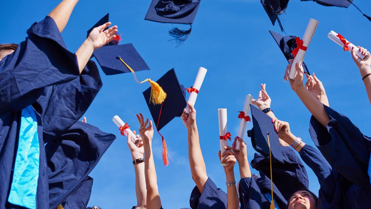 Mahasiswa Dan Persiapan Dunia Kerja: Antara Ekspektasi Kampus Dan Realitas Lapangan