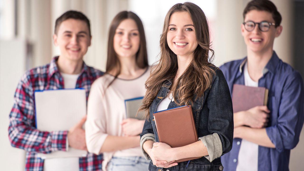 Kehidupan Mahasiswa Di Indonesia: Dinamika Akademik Dan Sosial Di Dunia Kampus