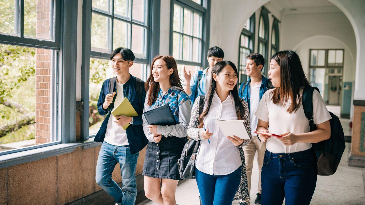 Mengenal Kehidupan Mahasiswa Indonesia Dari Kampus Hingga Lingkungan Sosial