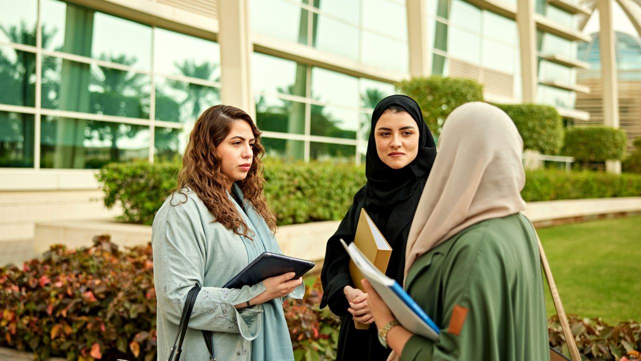 Realitas Kehidupan Mahasiswa Di Indonesia Dalam Lingkungan Akademik Dan Sosial