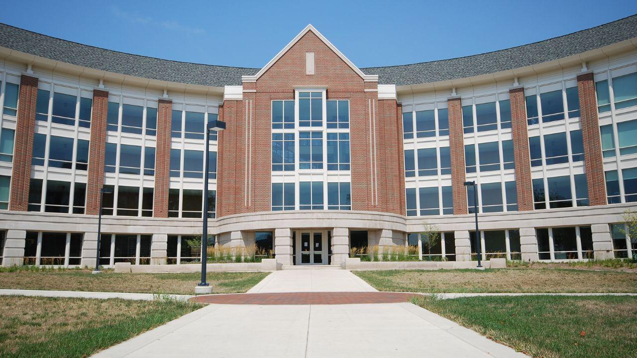 Dunia Mahasiswa Indonesia: Antara Tuntutan Akademik Dan Kehidupan Nyata