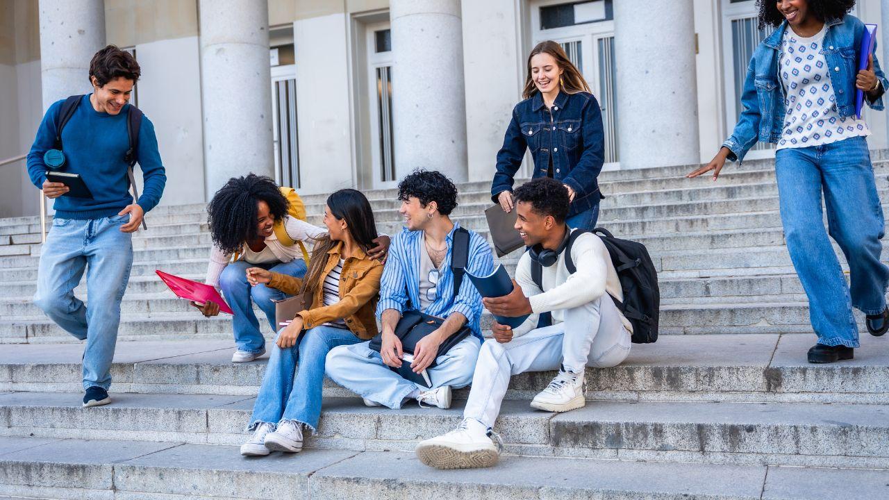 Mahasiswa Indonesia Dalam Perjalanan Menuju Kedewasaan Dan Kemandirian