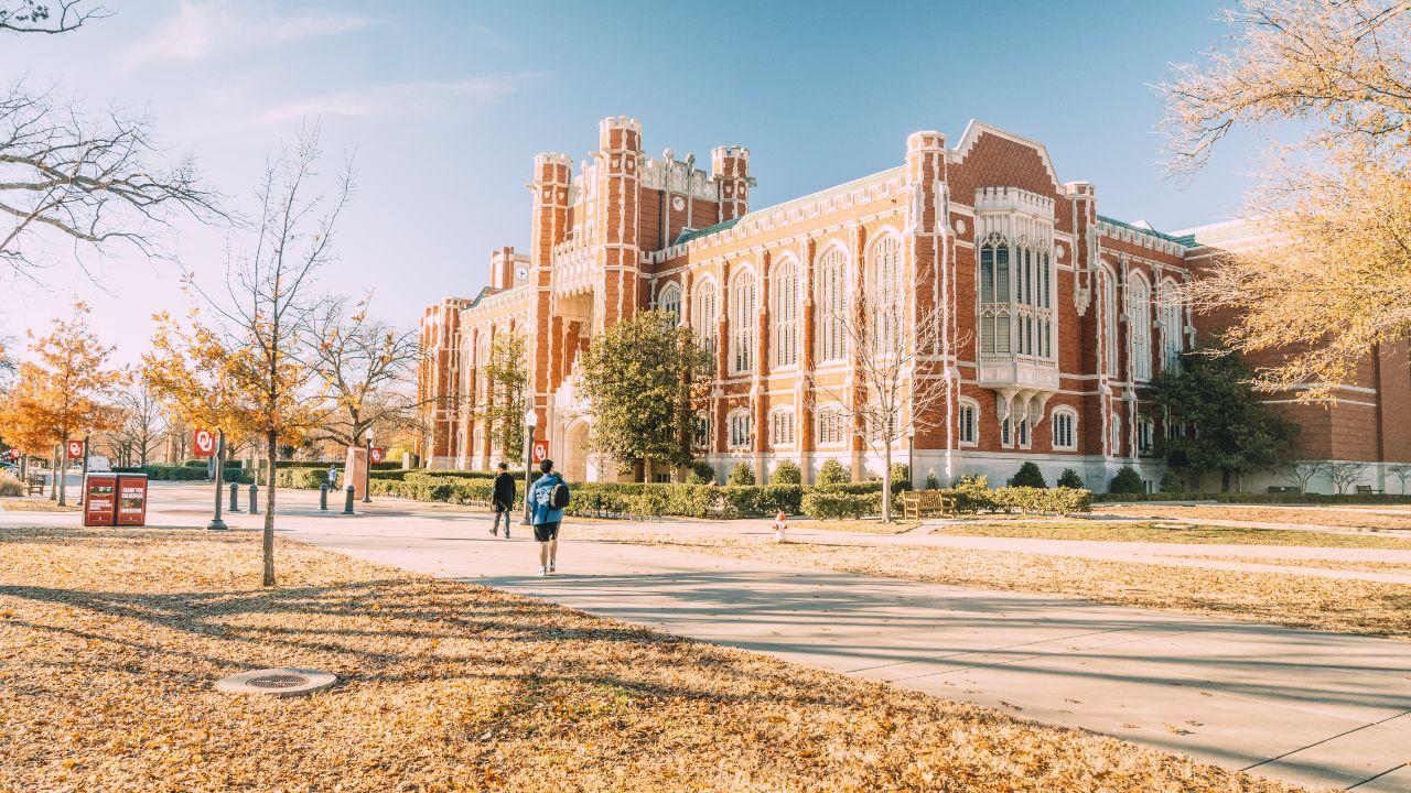 Kehidupan Mahasiswa Indonesia Sebagai Proses Belajar Di Luar Ruang Kelas