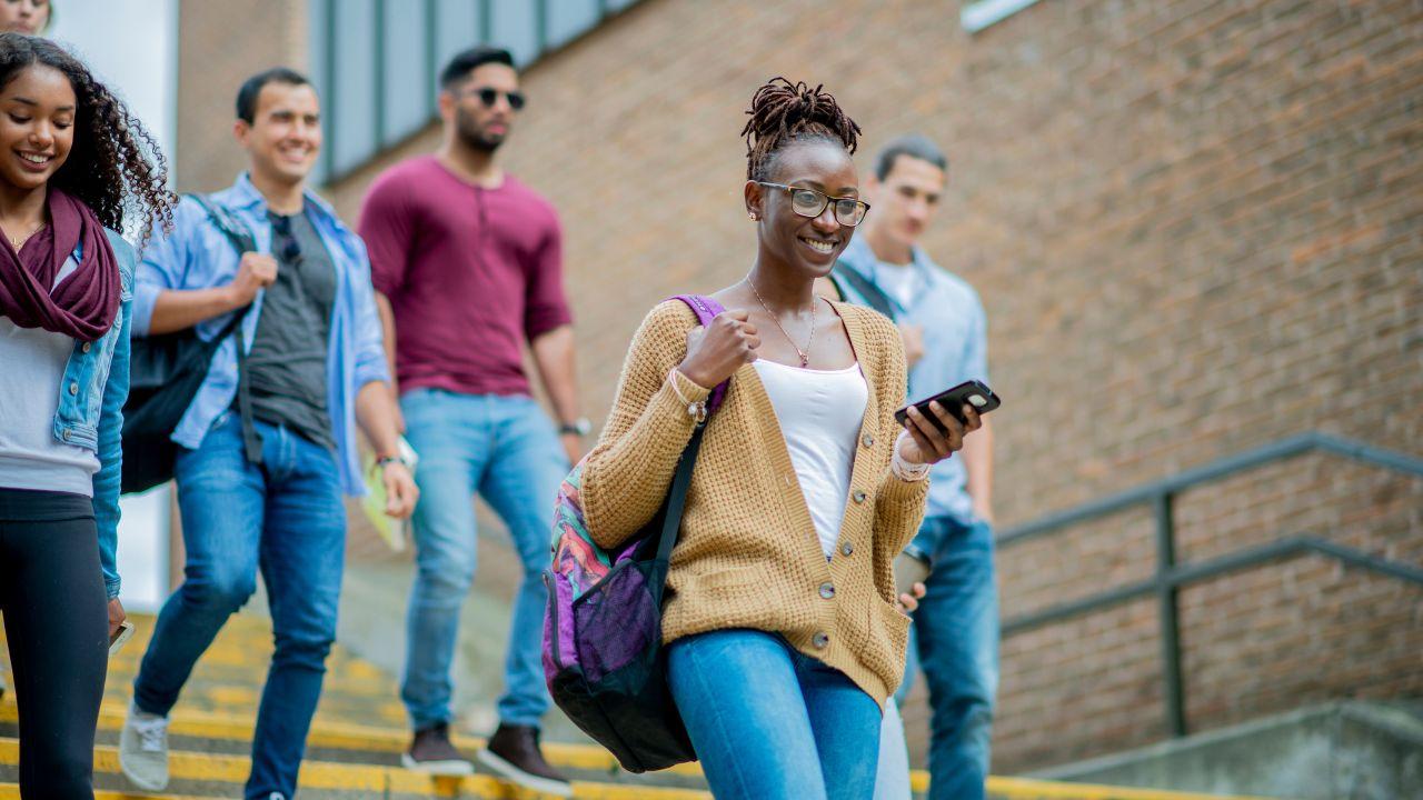 Kehidupan Mahasiswa Indonesia Sebagai Cerminan Dunia Pendidikan Dan Sosial