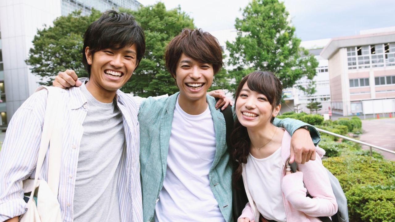 Potret Kehidupan Mahasiswa Indonesia Sebagai Ruang Pembelajaran Akademik Dan Sosial