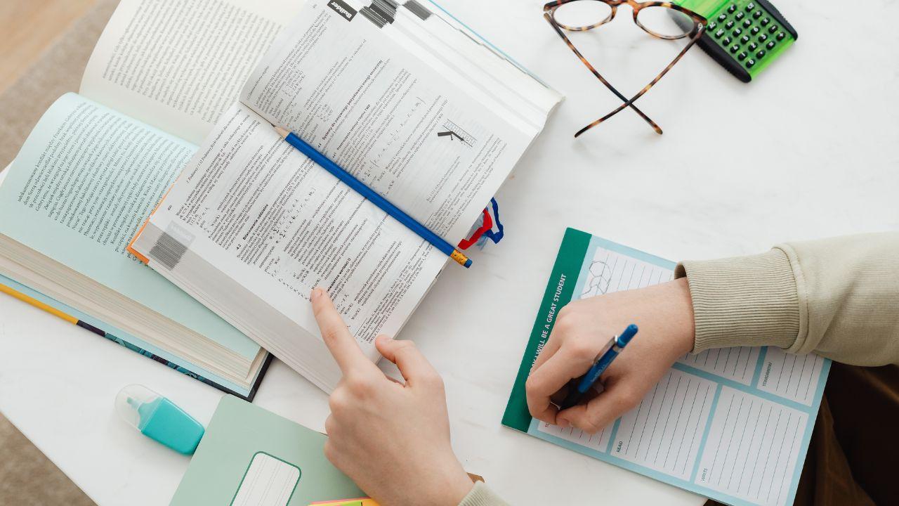 Mahasiswa Indonesia Dan Tantangan Kehidupan Kampus Modern