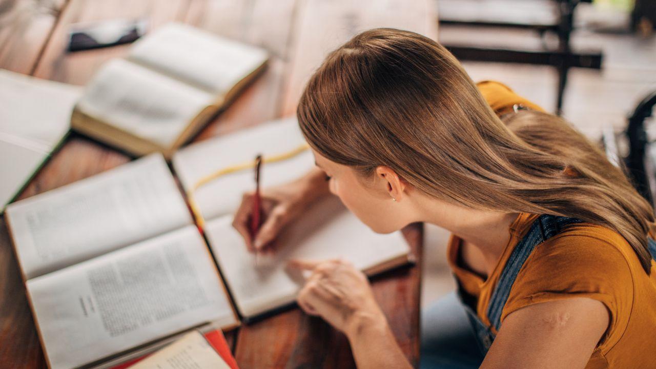 Wajah Kehidupan Mahasiswa Indonesia: Antara Kampus, Kota, Dan Pembentukan Karakter