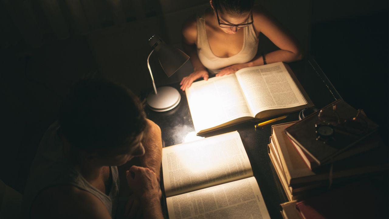 Mahasiswa Indonesia: Dinamika Hidup Di Antara Kuliah Dan Kehidupan Kota