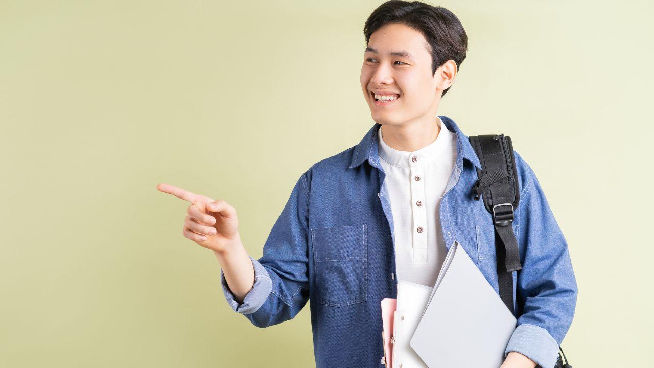 Menjadi Mahasiswa Di Indonesia: Proses Adaptasi Dari Sekolah Ke Dunia Kampus