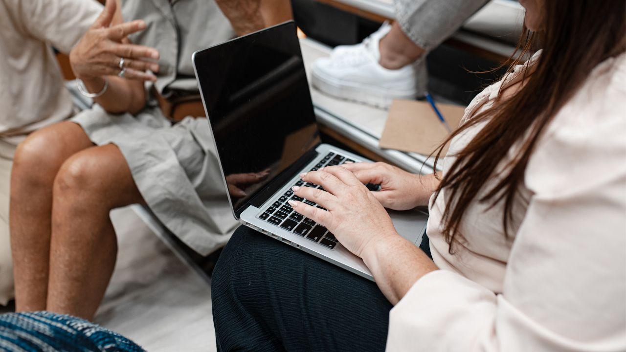 Mahasiswa Perantau Di Indonesia: Proses Adaptasi Dan Pembentukan Jati Diri Di Kampus