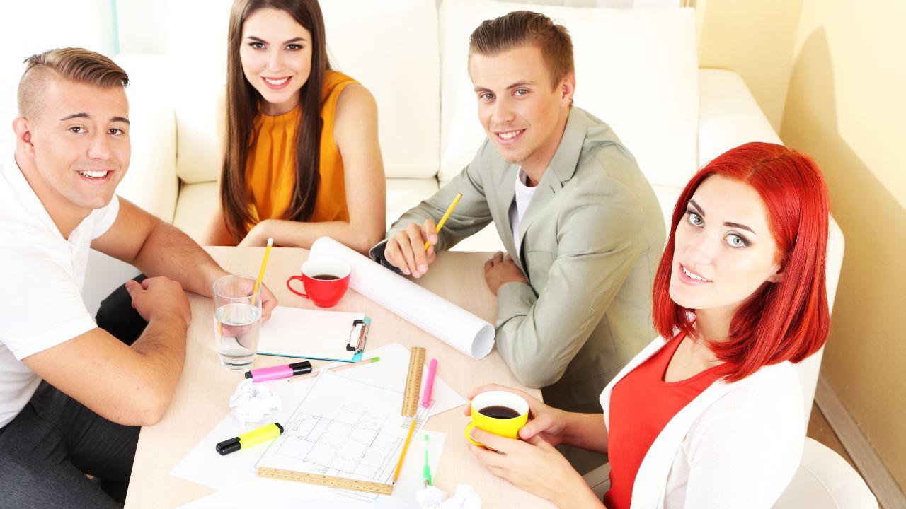 Mahasiswa Tahun Pertama Di Indonesia: Proses Adaptasi Dari Sekolah Ke Dunia Kampus